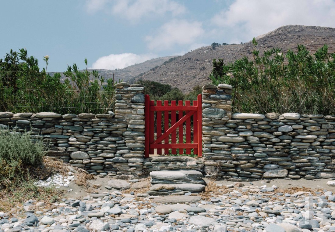 Three former sheepfolds united by a beautiful spirit by the sea in Tinos, the Cyclades - photo  n°28